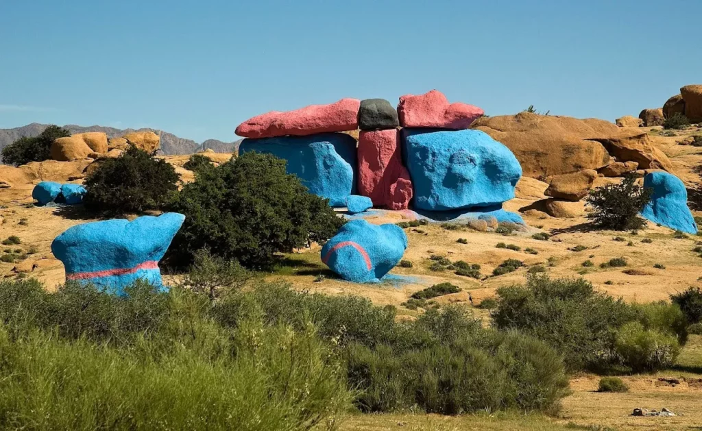 things to do -painted rock in Tafraout